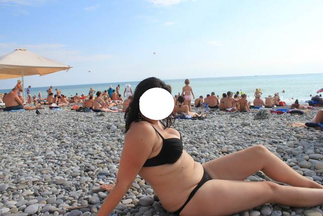 Жена отдыхает после пляжа фото
