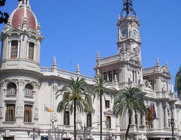 Plaza del Ayuntamiento, Valencia, Spain скачать
